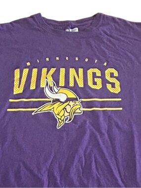 NFL Team Apparel Minnesota Vikings Football Purple & Yellow Sports Tee SZ L EUC